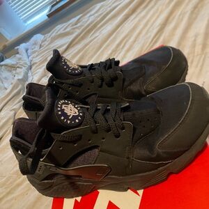 Nike Black Huarache Low-Top Sneakers